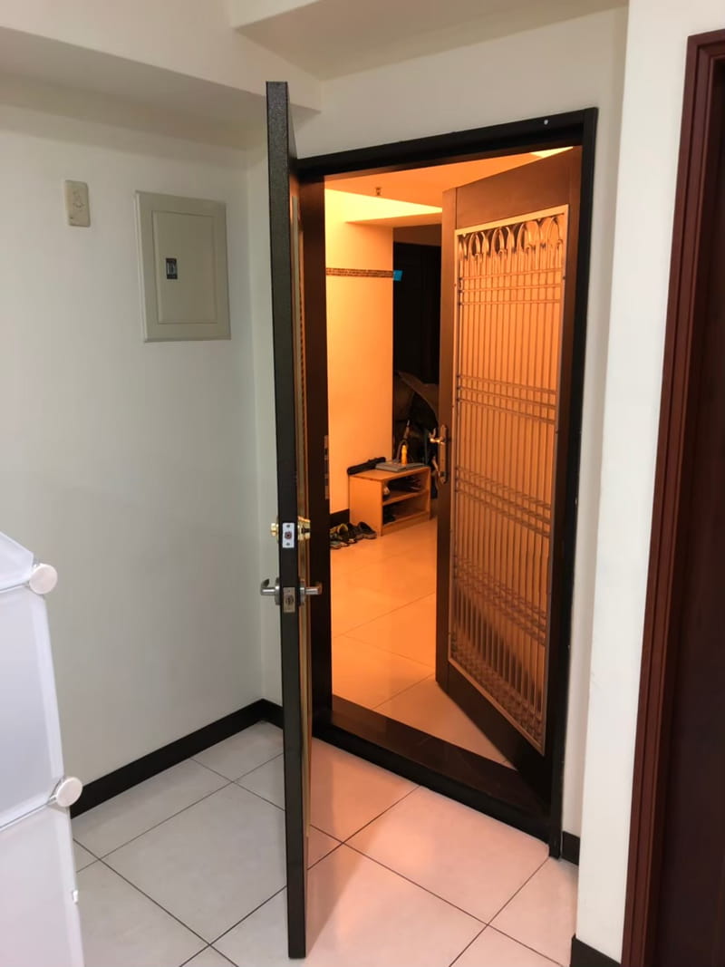 內外大門不同軸