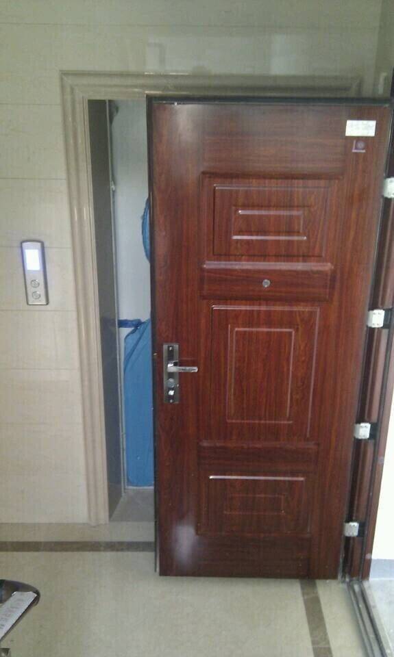 大門和電梯門互疊