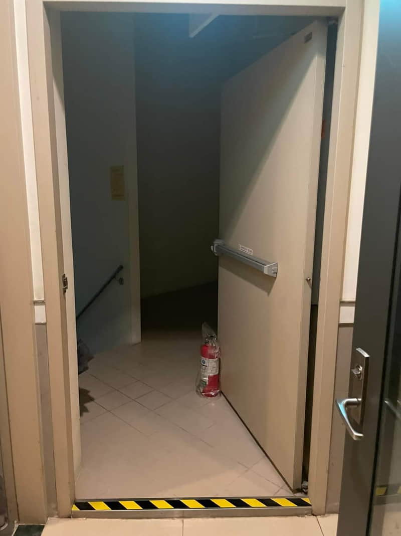 大門正對逃生門