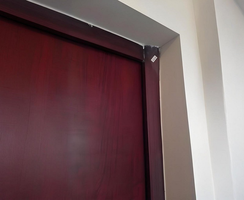 大門門框彎曲變形